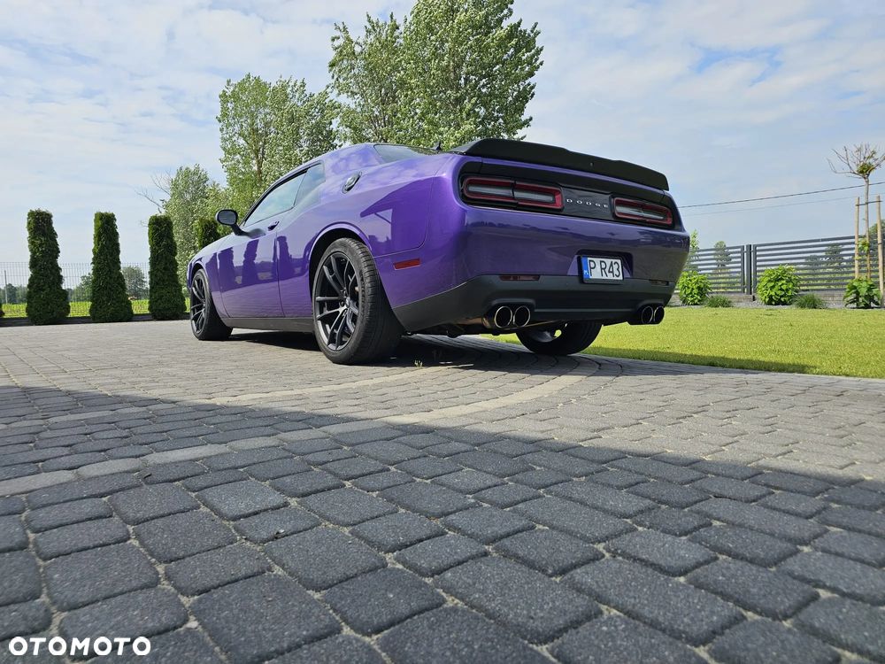 Dodge Challenger - 11