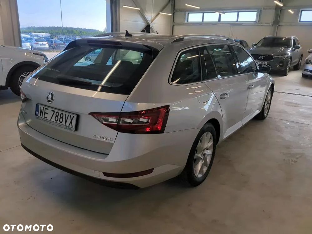 Skoda Superb 2.0 TDI SCR Style DSG - 2