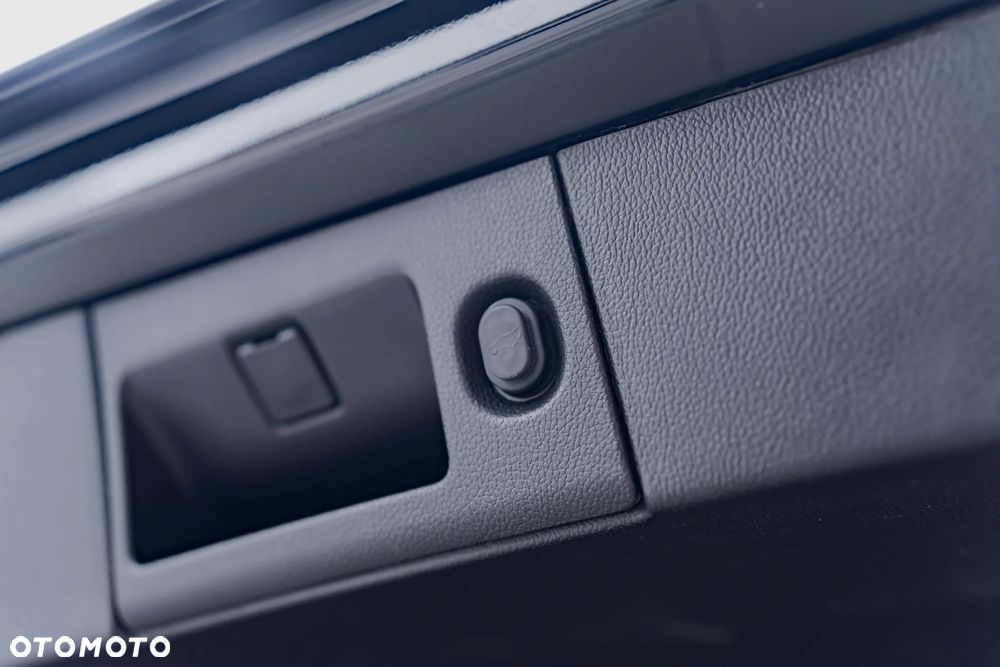 Cadillac Escalade 6.2 V8 AWD AT Platinum - 36