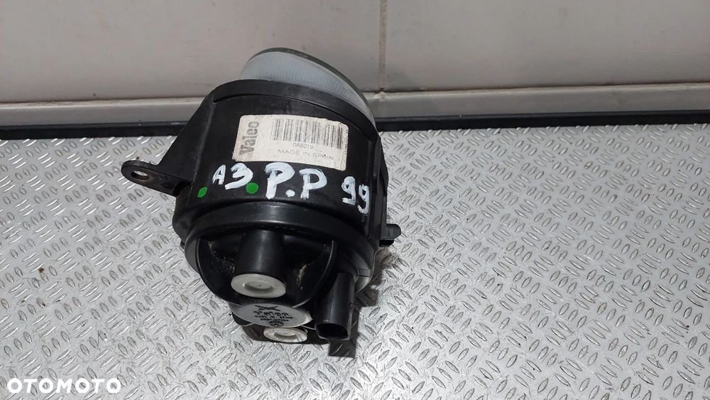HALOGEN PRAWY PRZÓD AUDI A3 LIFT R1999 - 2