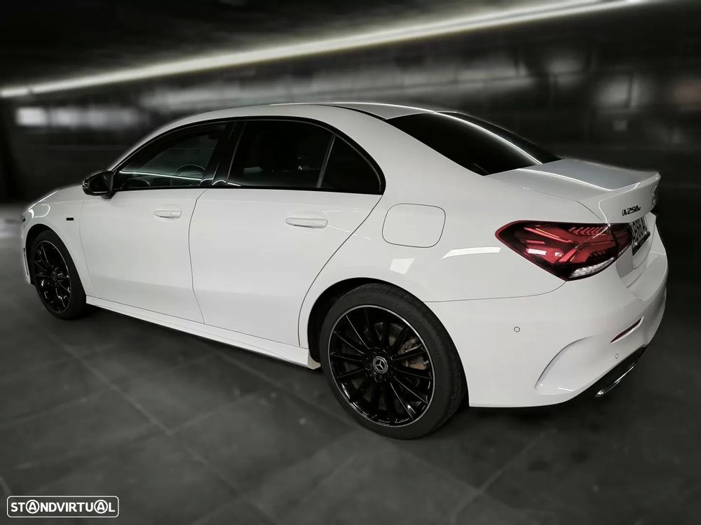 Mercedes-Benz A 250 Limousine e AMG Line - 29