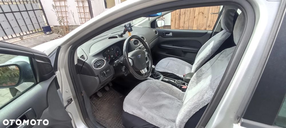 Ford Focus 1.6 TDCi DPF Ambiente - 9