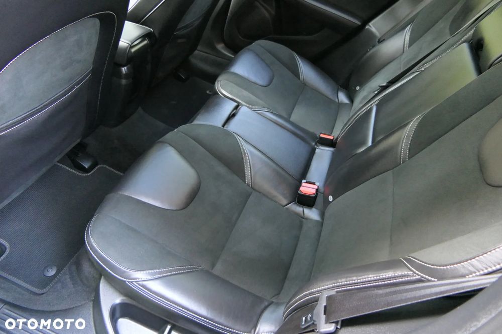 Volvo V40 D3 Geartronic RDesign - 23