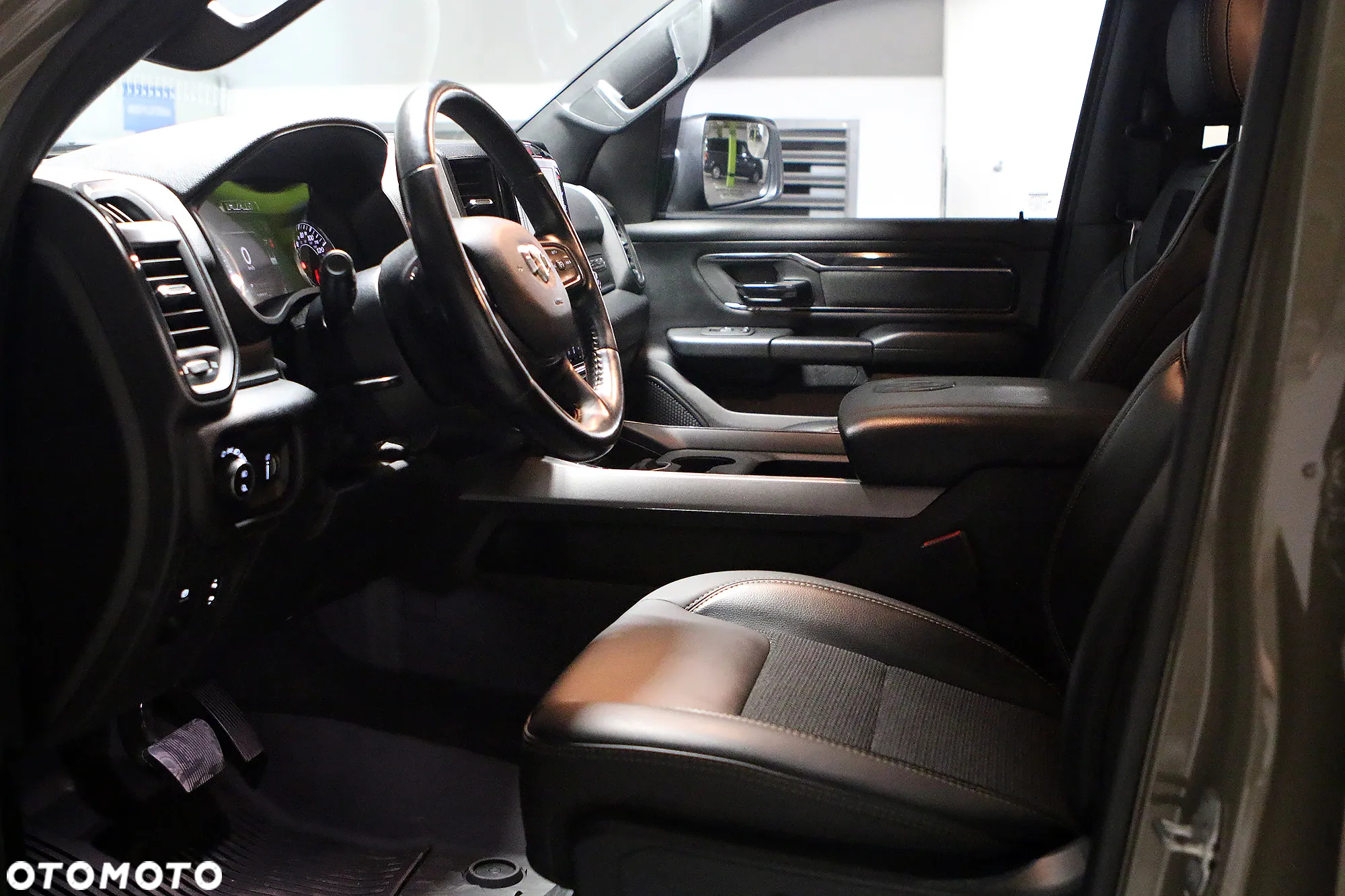 Dodge RAM 1500 5.7 4x4 - 24