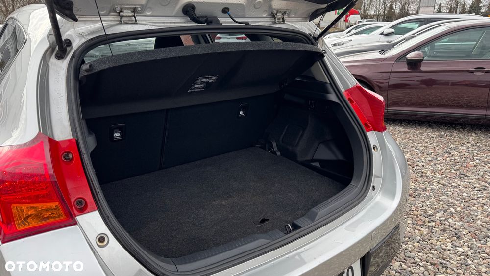 Toyota Auris Hybrid 135 Premium - 28