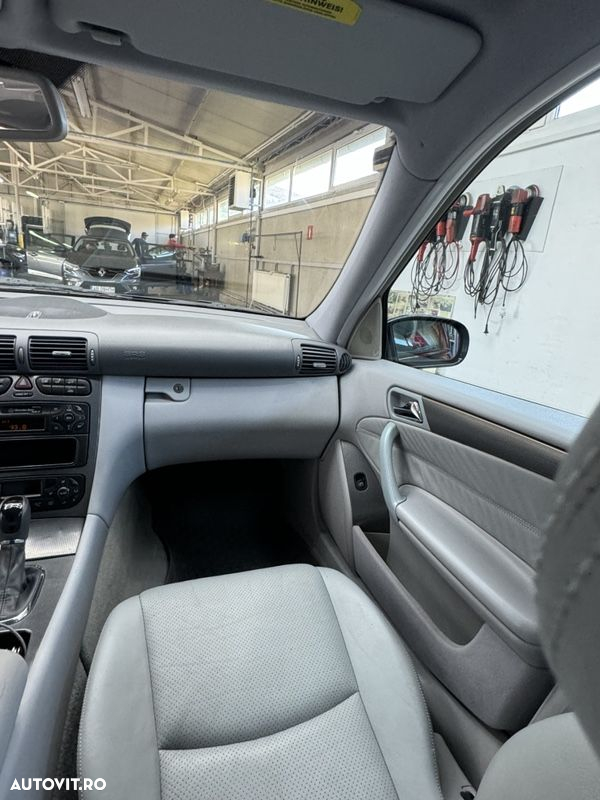 Mercedes-Benz C 240 4-Matic Aut Avantgarde - 15