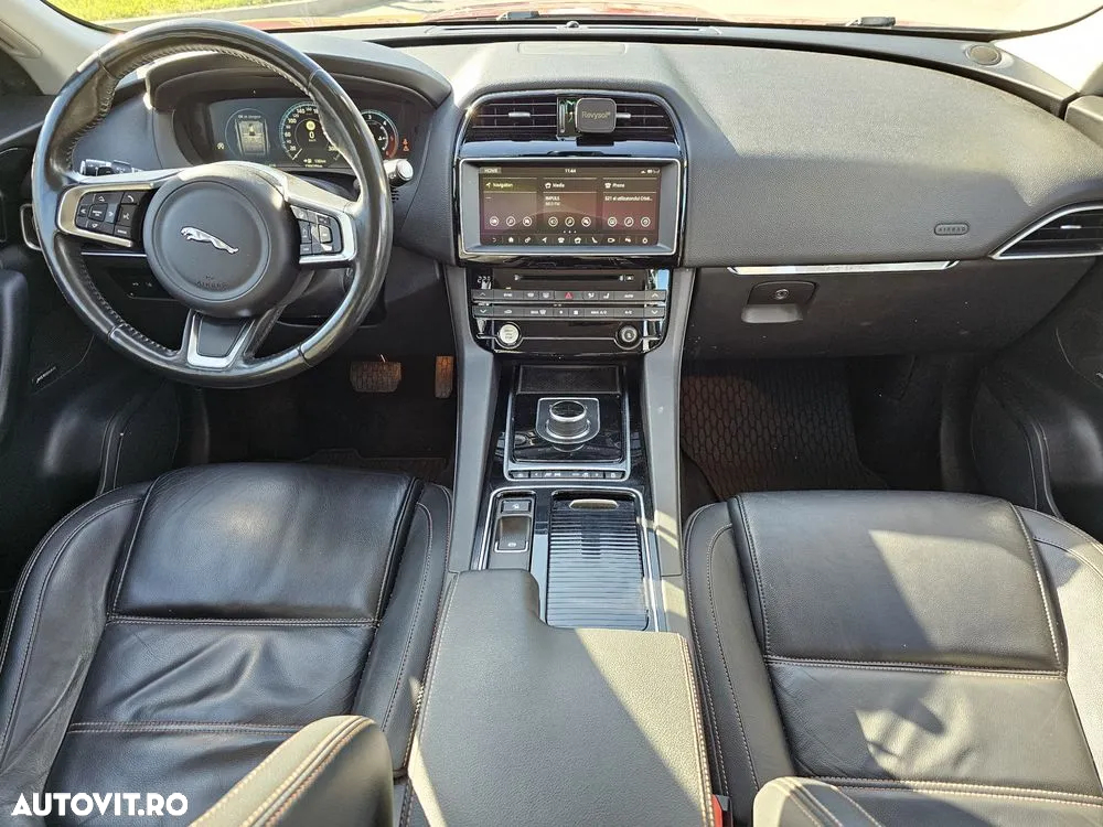 Jaguar F-Pace 20d AWD Portfolio - 9