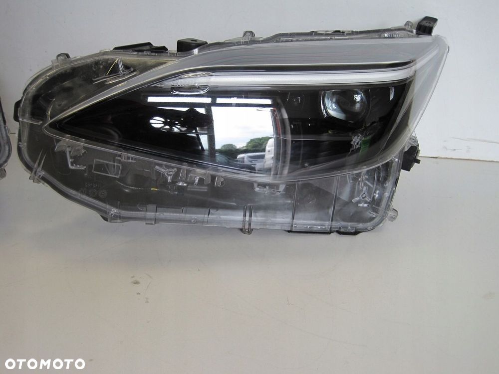 Lampa Lampy PRAWA LEWA TOYOTA YARIS CROSS - 2