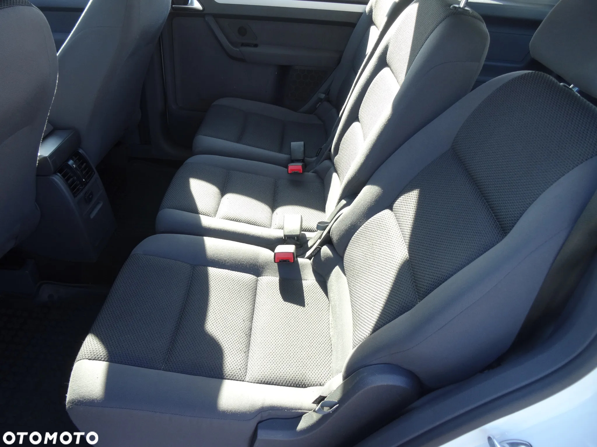 Volkswagen Touran 1.2 TSI BlueMot CityLine - 16
