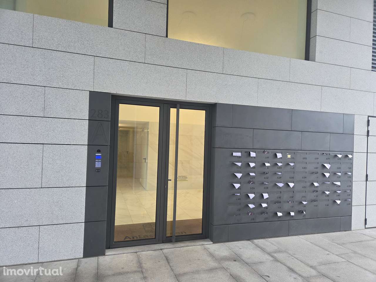 Arrenda-se apartamento T3 novo no condomínio Antas Green - Grande imagem: 2/37