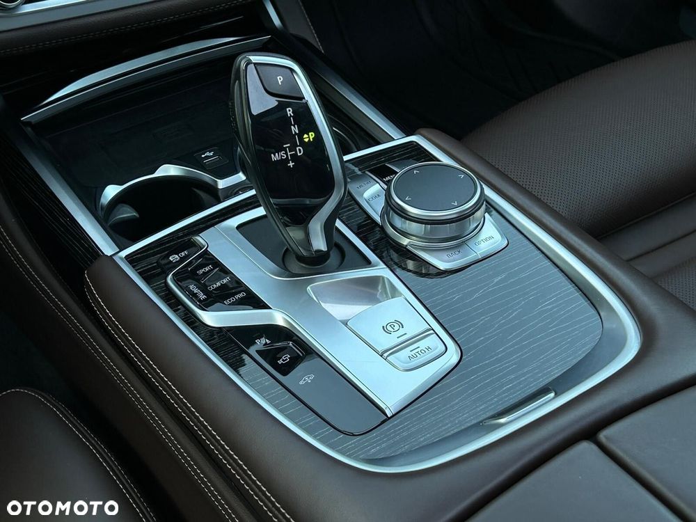 BMW Seria 7 730d sport - 23