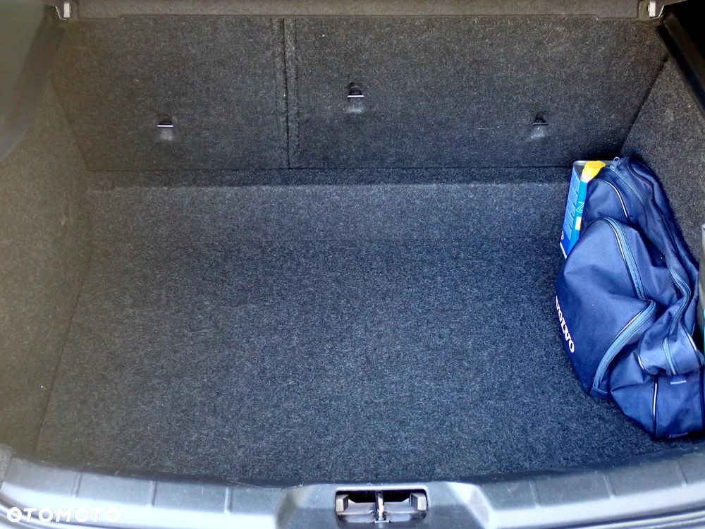 Volvo V40 D3 R Design - 24