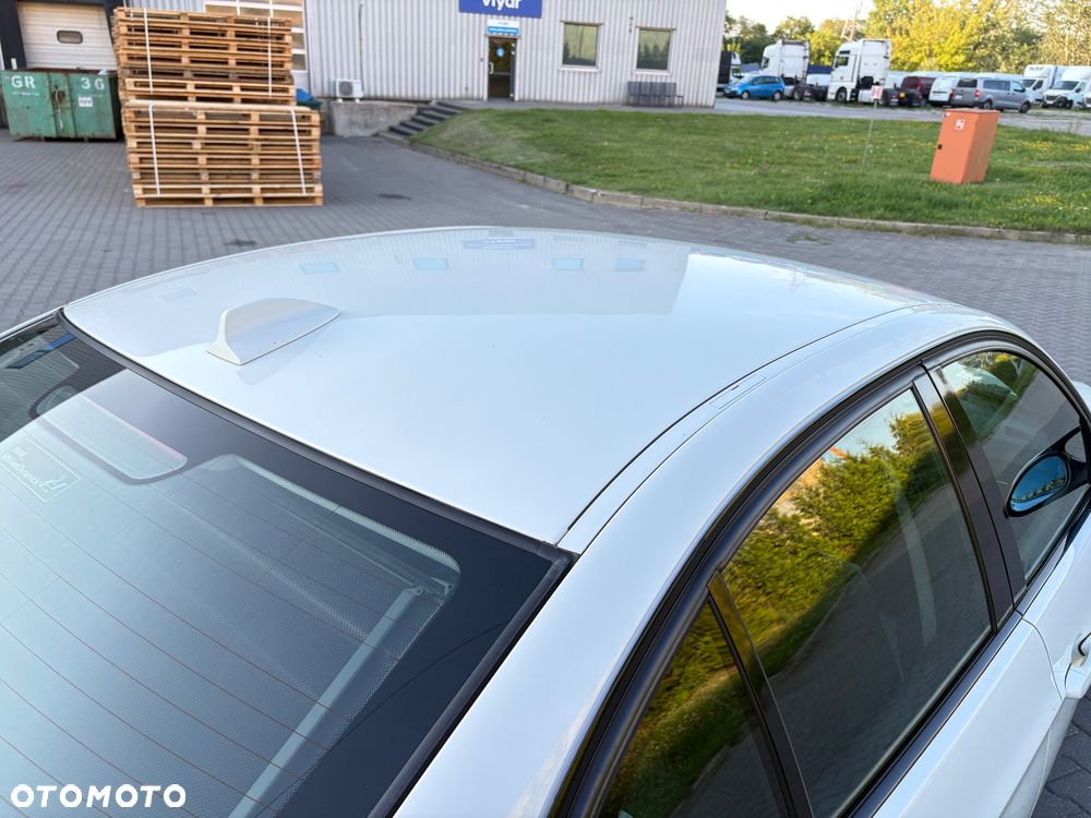 BMW Seria 3 335i - 24