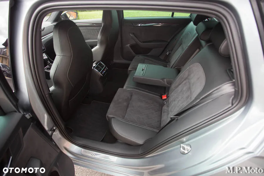 Skoda Superb 2.0 TDI 4x4 DSG Sportline - 32