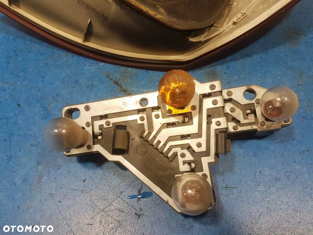 BMW 1 E87  LAMPA TYŁ LEWA ZEWNĘTRZNA - 11