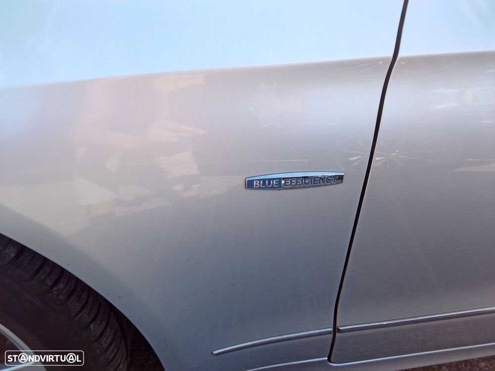Mercedes-Benz E 220 CDI BlueEfficiency - 4