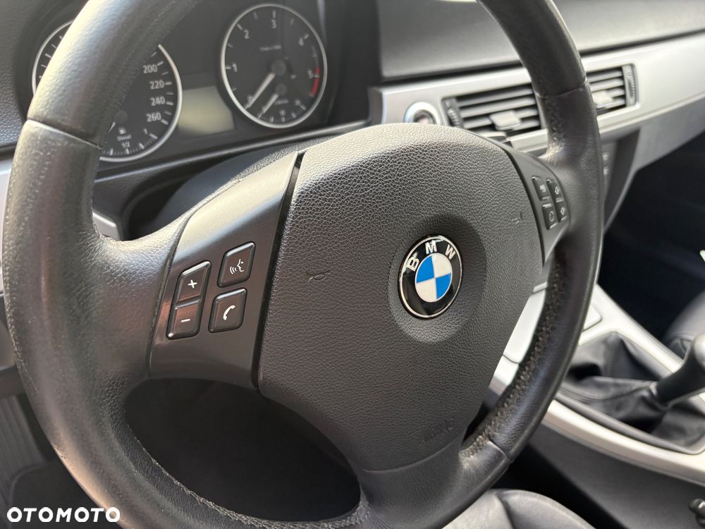 BMW Seria 3 318d - 12