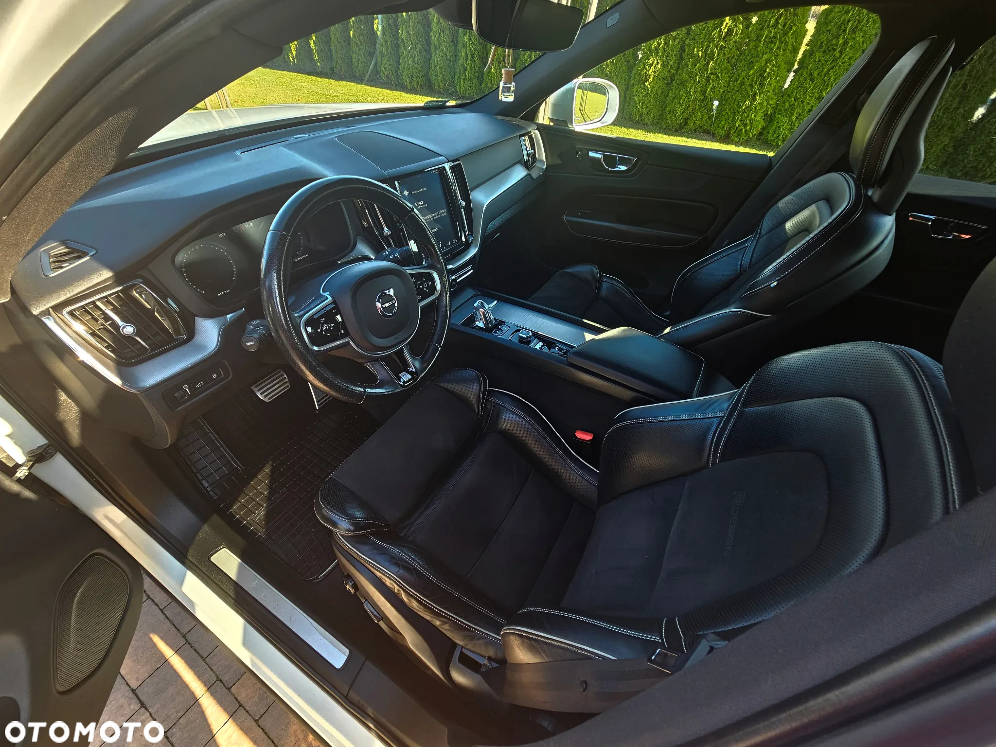 Volvo XC 60 T8 AWD Plug-In Hybrid R-Design - 7