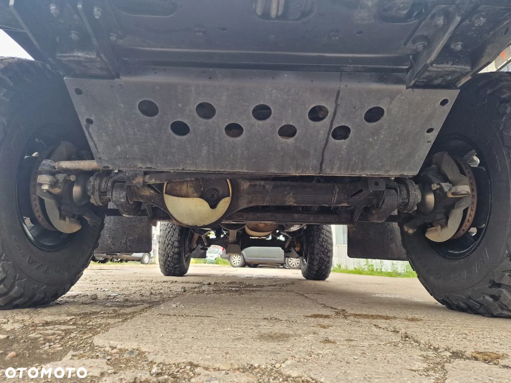Land Rover Defender 2.4 TD4 SE - 19