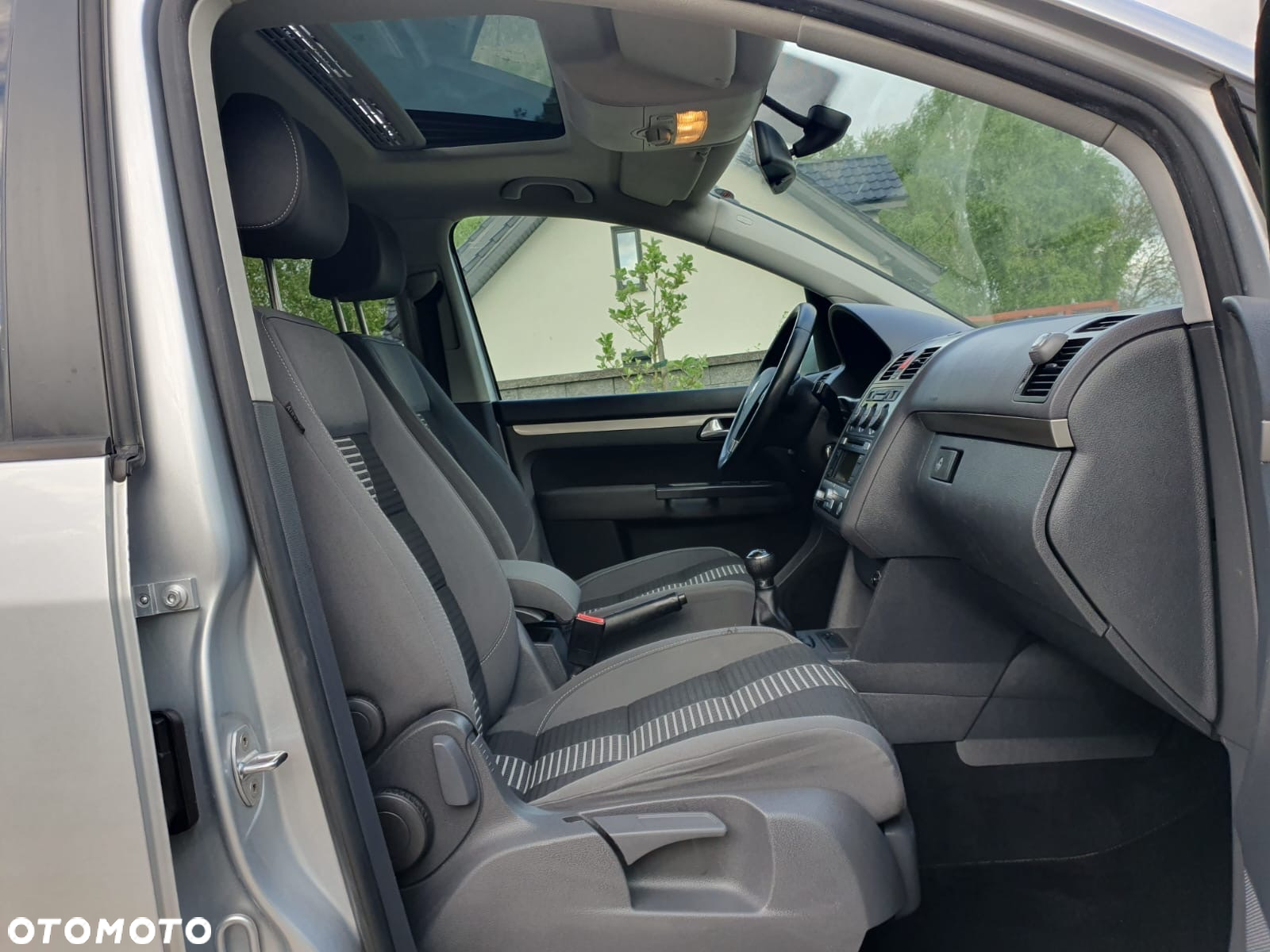 Volkswagen Touran 2.0 TDI DPF United - 10