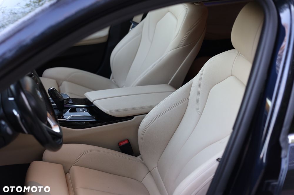BMW Seria 5 530i xDrive Luxury Line sport - 10