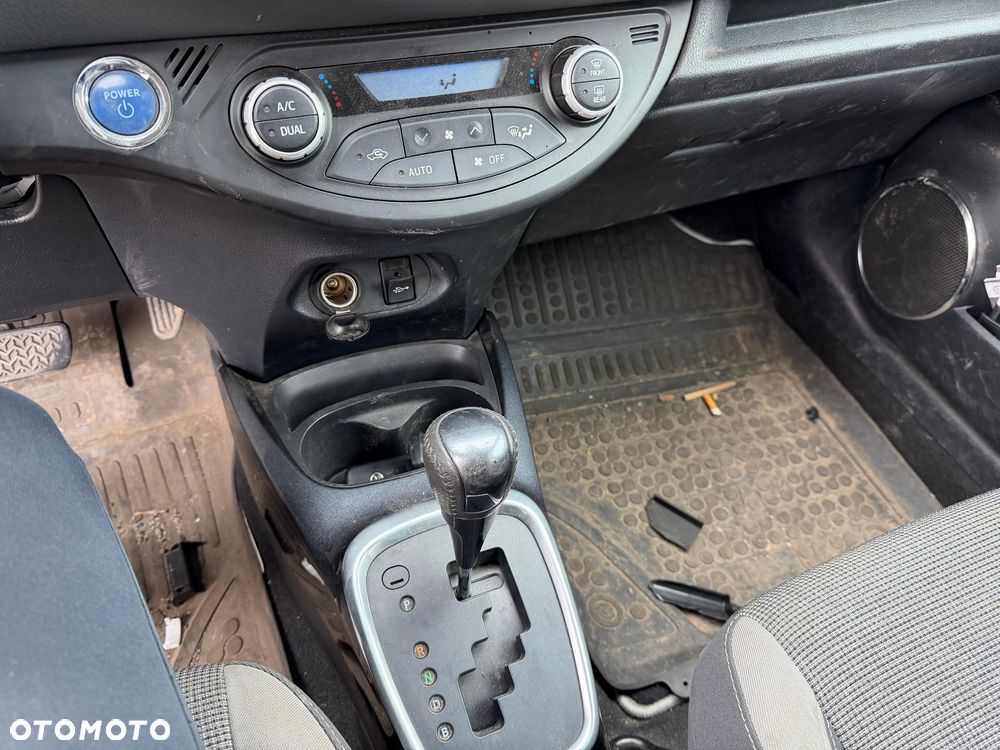 Toyota Yaris Hybrid 100 Life - 14