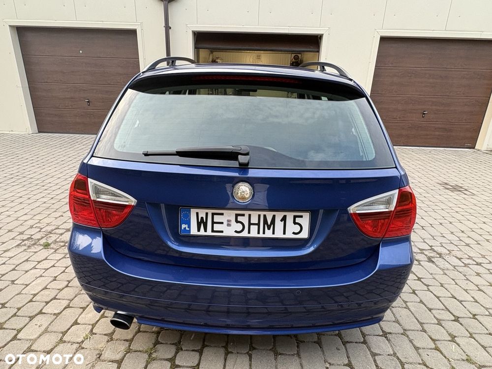 BMW Seria 3 320i - 5