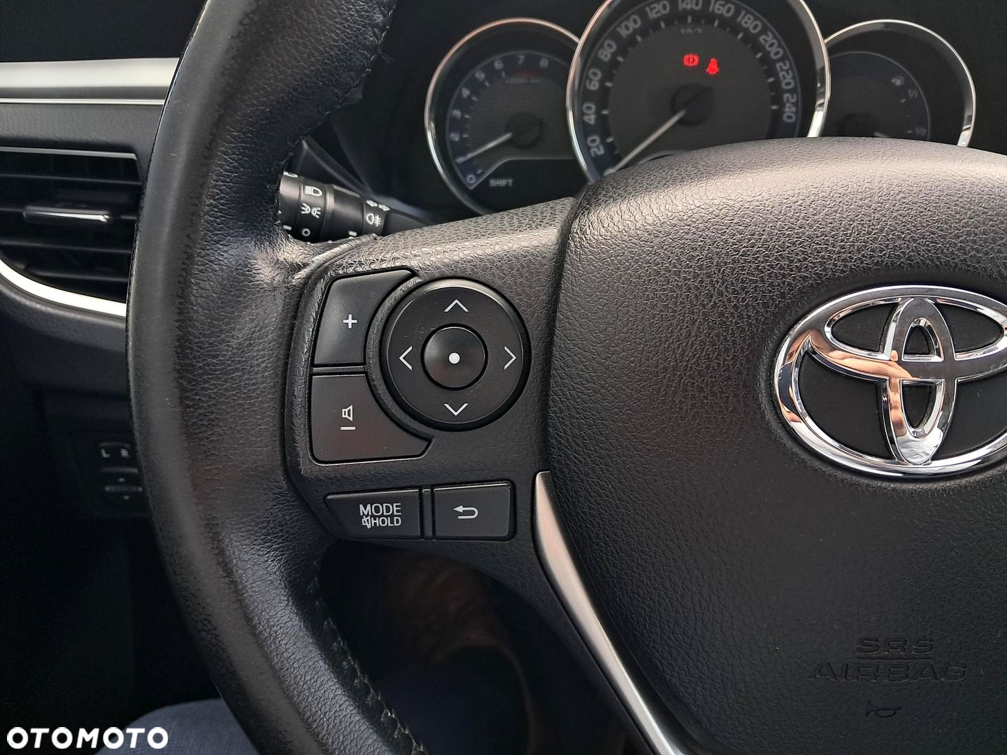 Toyota Corolla 1.6 Premium EU6 - 16