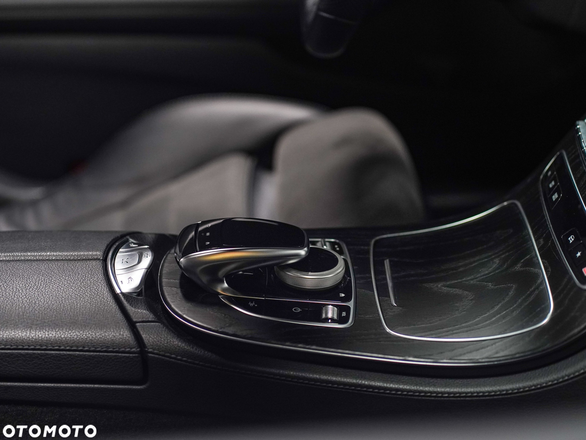 Mercedes-Benz Klasa E 200 Kabriolet 4-Matic 9G-TRONIC - 14