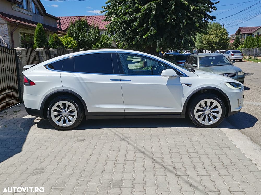 Tesla Model X - 2