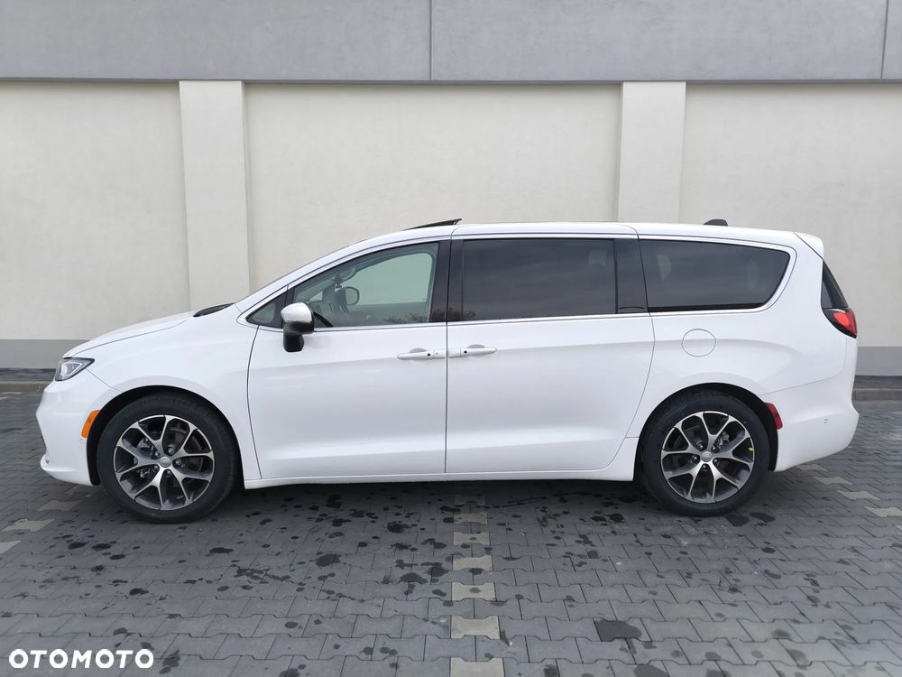 Chrysler Pacifica - 2