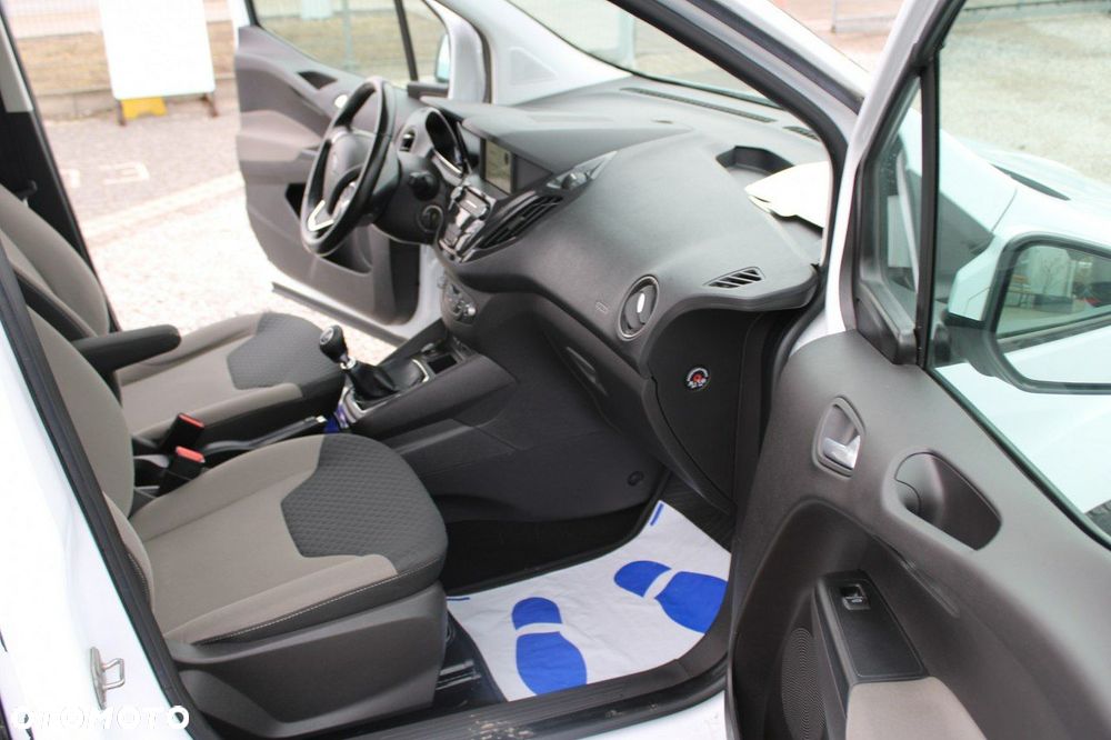 Ford Tourneo Courier - 32