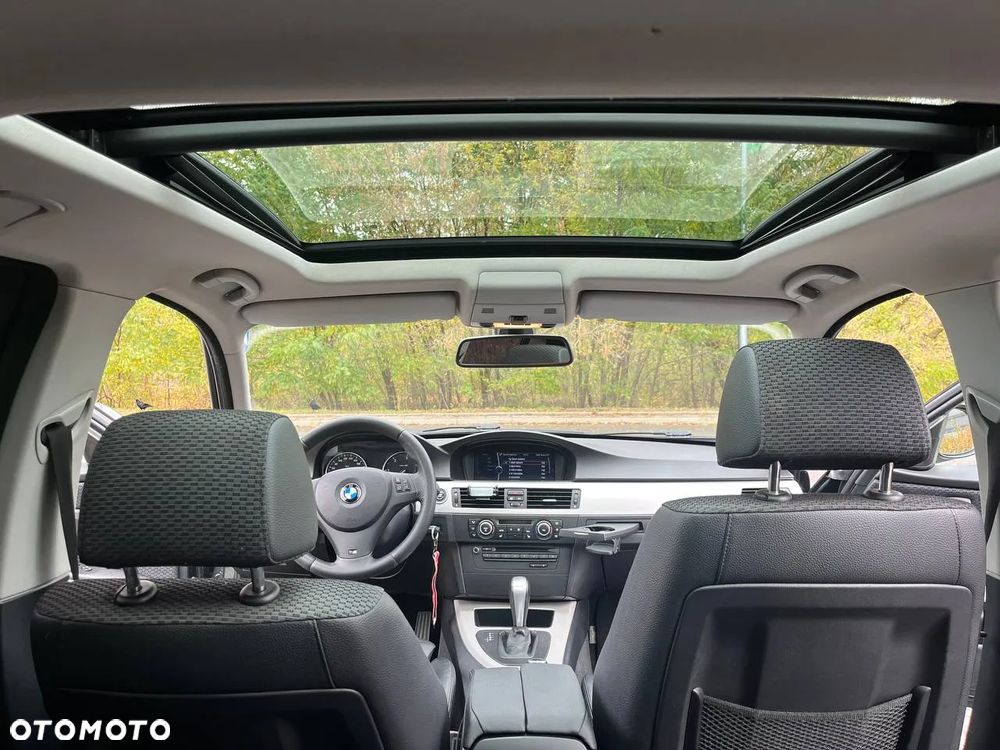 BMW Seria 3 320d DPF Touring - 10