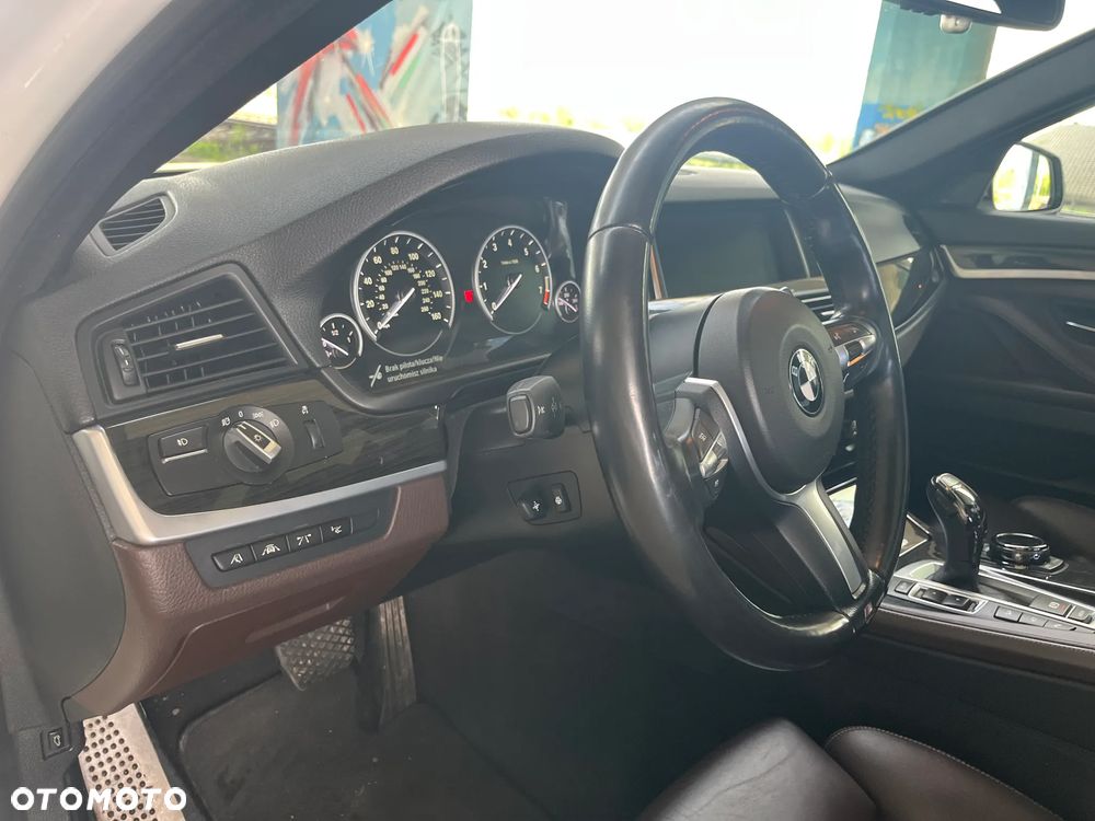 BMW Seria 5 550i xDrive Luxury Line - 17