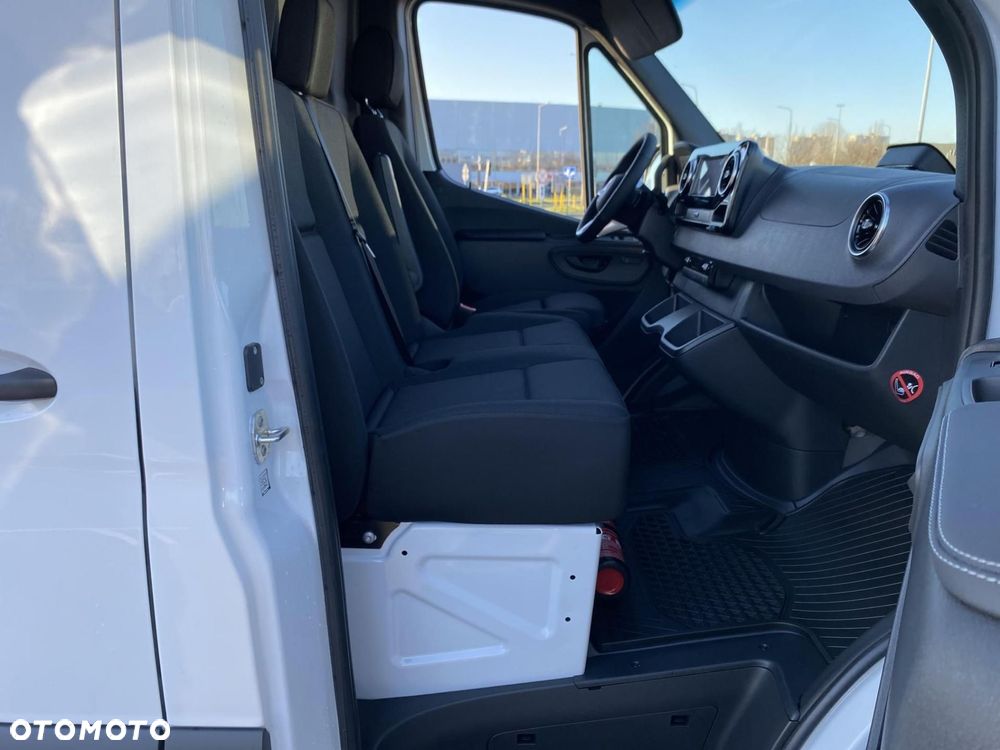 Mercedes-Benz eSprinter - 16