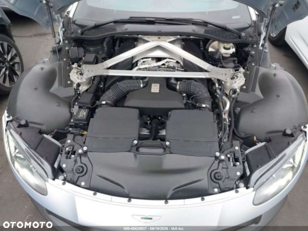 Aston Martin Vantage - 13