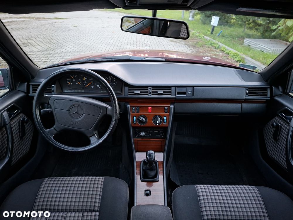 Mercedes-Benz Klasa E 200 D - 7
