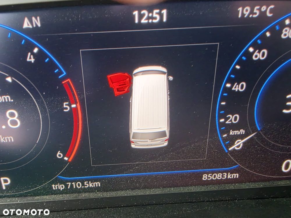 Volkswagen Caravelle - 11