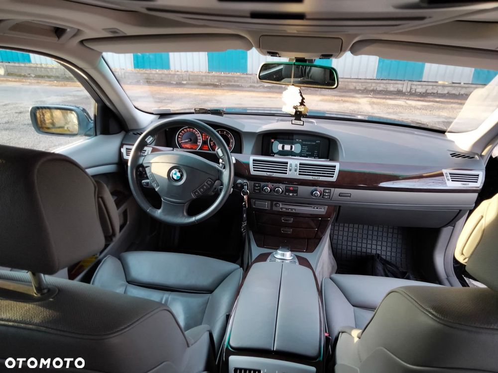 BMW Seria 7 750i - 14