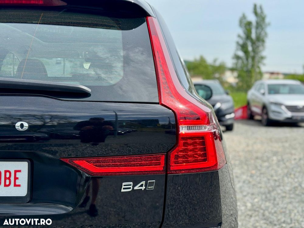 Volvo XC 60 B4 D AWD Geartronic Momentum Pro - 37
