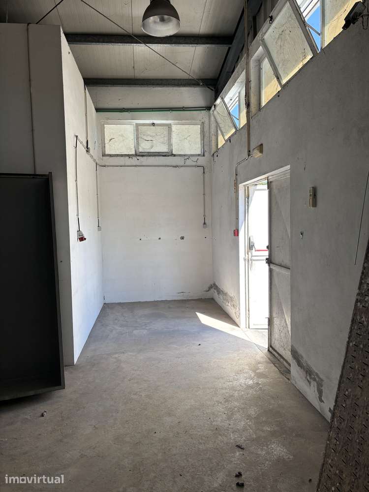 Armazém de 200 m² pronto a usar - Taíde, Póvoa de Lanhoso - Grande imagem: 4/8