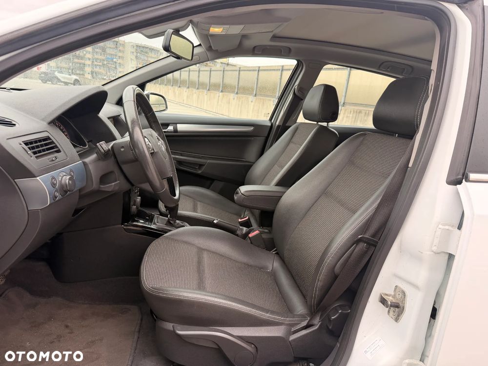 Opel Astra 1.6 Turbo White Edition - 11