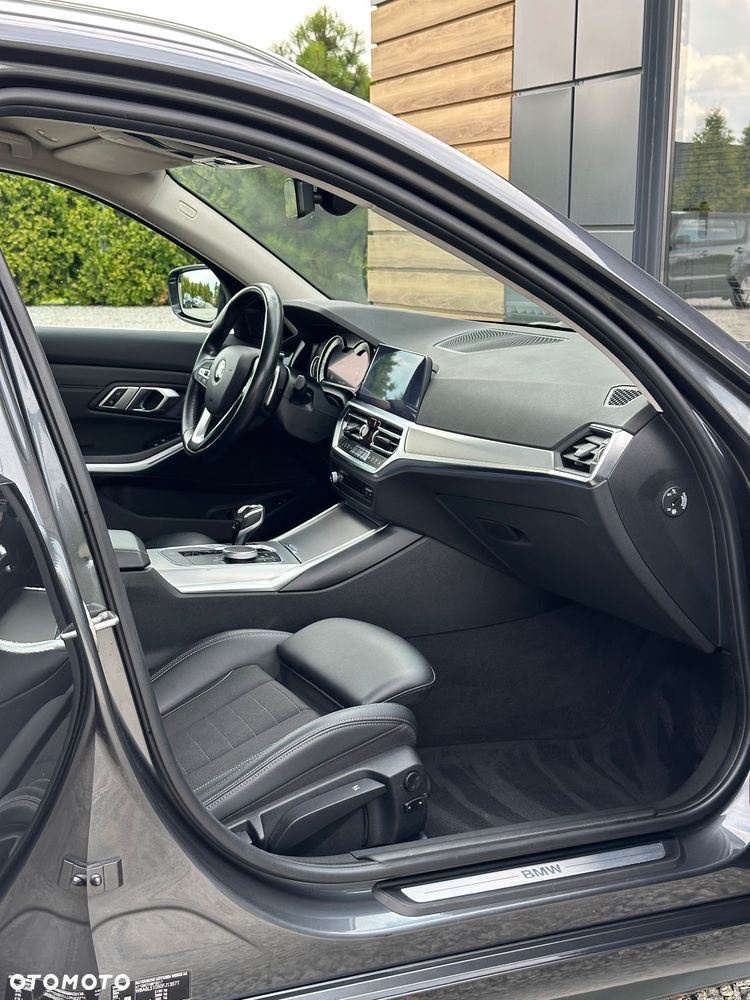 BMW Seria 3 320d Sport Line - 10