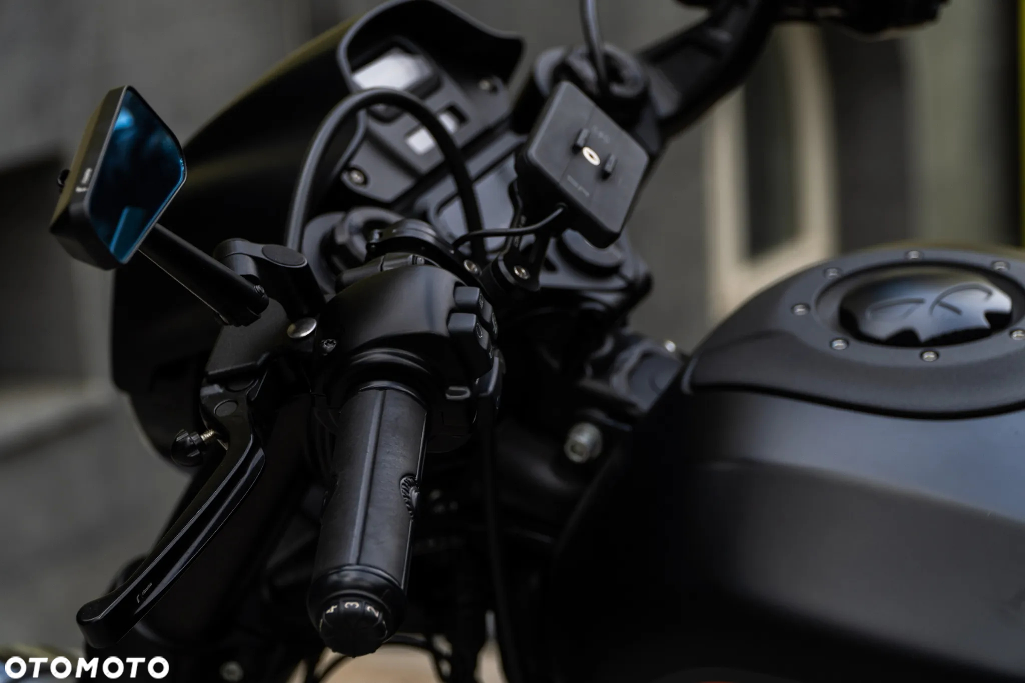 Harley-Davidson Softail FXDR - 18