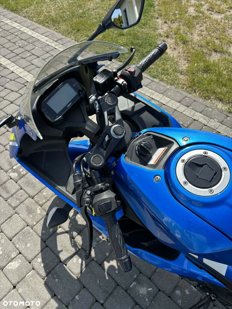 Suzuki GSX-R - 6