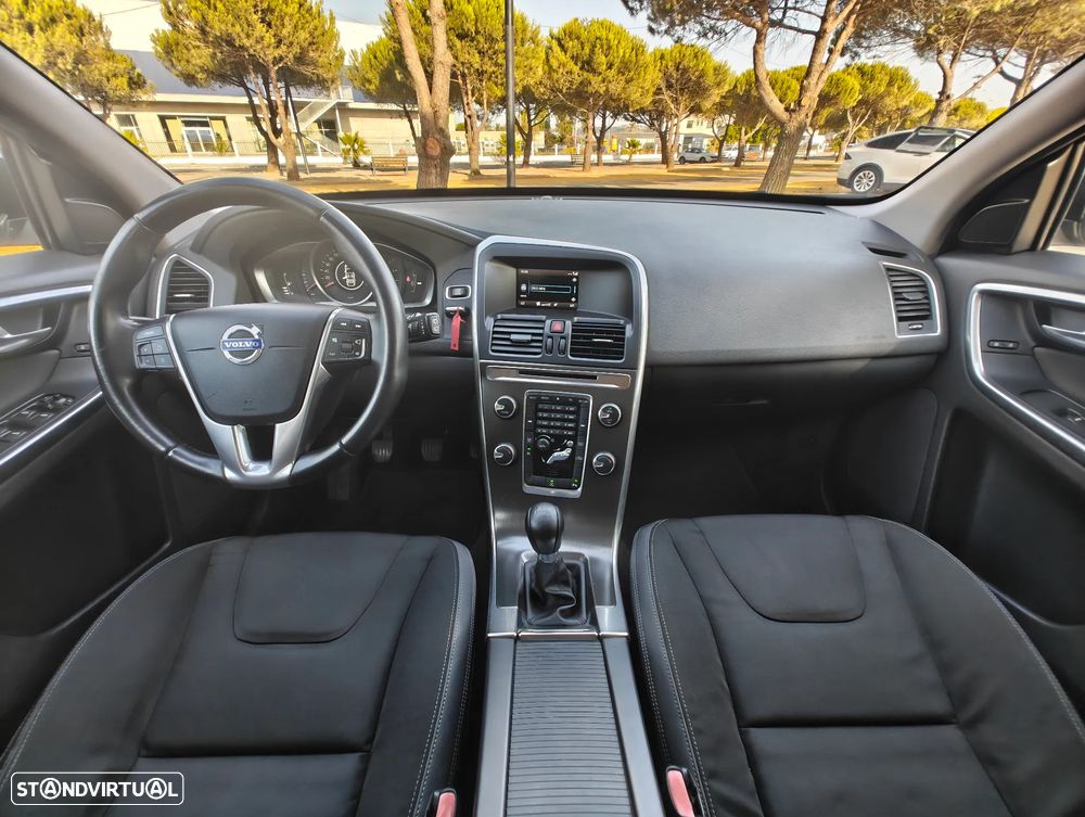 Volvo XC 60 2.0 D4 Momentum Start/Stop - 17