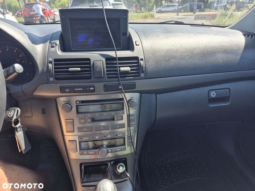 Toyota Avensis - 4