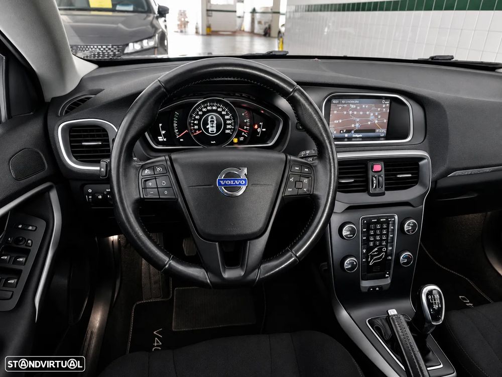 Volvo V40 Cross Country D2 Momentum - 13