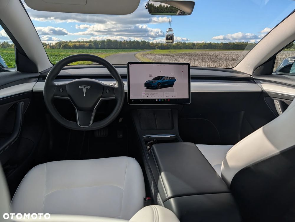 Tesla Model 3 - 9