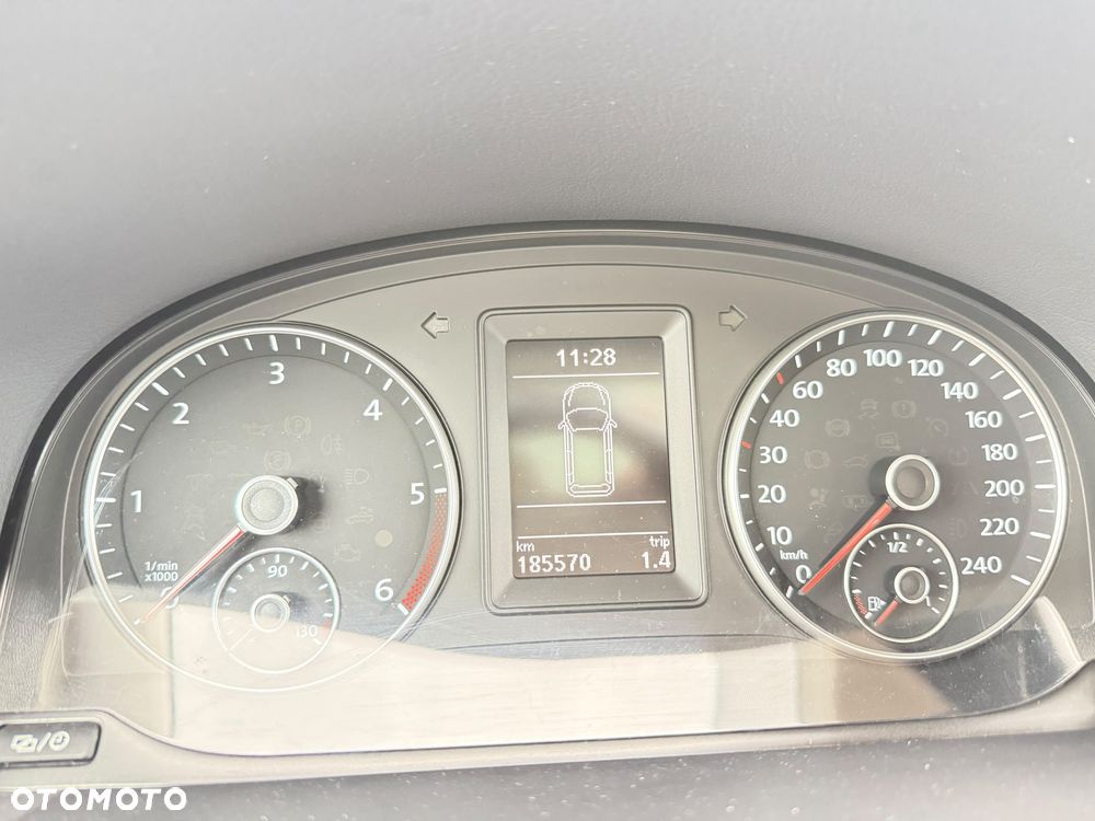 Volkswagen Touran 2.0 TDI DPF STYLE - 33